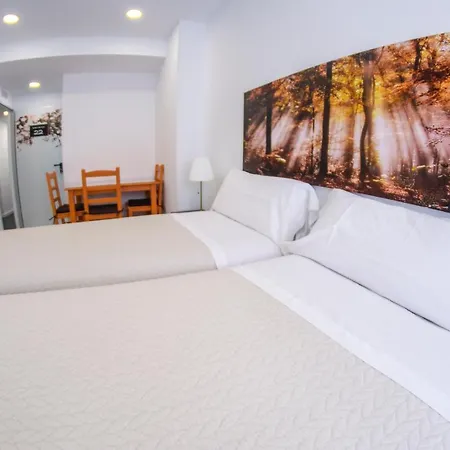 Hostal Las Encinas Villaviciosa de Odón Zewnętrze zdjęcie